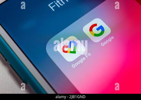 Kumamoto, JAPAN - Jun 1 2021 : Google Fit App, eine Gesundheits-Tracking-Plattform, die biometrische Statistiken und Daten für Gesundheit und Fitness sammelt, auf dem iPhone Stockfoto