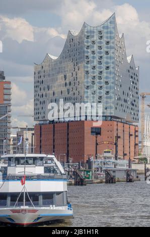 Hamburg August 2020: Blick auf die Hamburger Elbphilharmonie Stockfoto