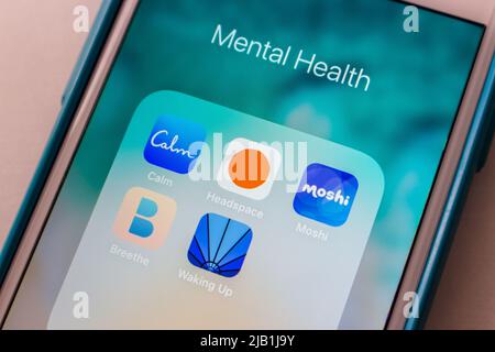 Kumamoto, JAPAN - Jun 8 2021 : psychische Gesundheit, Schlaf- und Meditations-Apps (Calm App, Headspace, Moshi, Breethe App & Waking up App SH) auf dem iPhone Stockfoto
