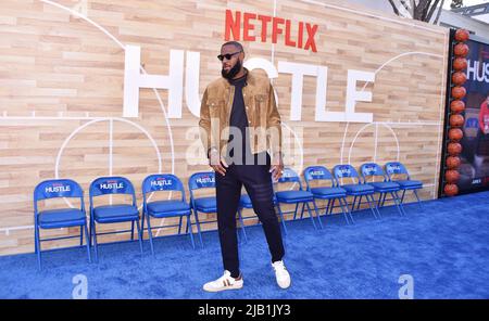 WESTWOOD, CA - 01. JUNI: LeBron James nimmt am 01. Juni 2022 in Los Angeles, Califor, an der „Hustle“-Weltpremiere von Netflix im Regency Village Theatre Teil Stockfoto