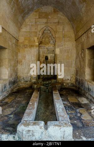 Artuklu Mardin, Türkei 7. Mai 2022 Teich in Mardin, der den Lebenszyklus Mutter Mutterleib zum Grab symbolisiert Stockfoto