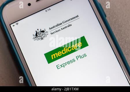 Kumamoto, JAPAN - Okt 18 2021 : Express Plus Medicare App auf dem iPhone. Es ist Medicare Management Service von Services Australia (Australische Regierung) Stockfoto