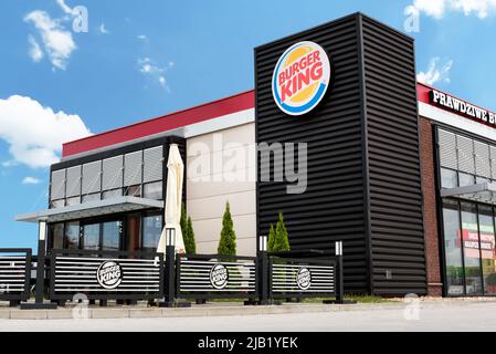 Breslau, Polen - 29. MAI 2022: Außenansicht des Burger King Restaurants Stockfoto