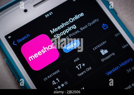 Indische Social E-Commerce Meesho App im App Store. Es ist spezialisiert auf die Bereitstellung einer Online-Plattform für kleine Unternehmen, um Produkte an Verbraucher zu verkaufen Stockfoto