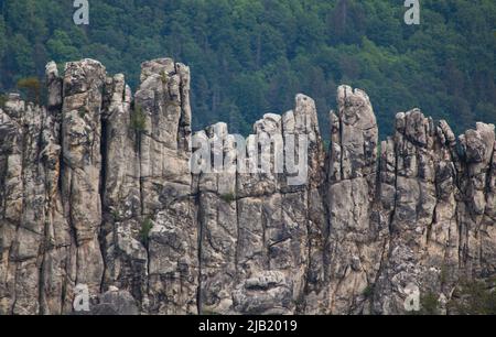 Böhmische Sandsteinfelsen im Böhmischen Paradies, geformt von Wind, Wasser, Frost, Erosion und Menschen in einzigartigen Formen. Stockfoto