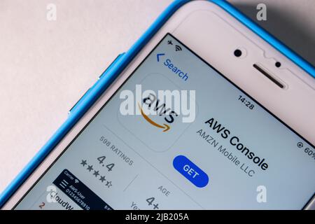 App AWS Console (Amazon Web Services) im App Store auf dem iPhone. AWS ist ein Anbieter von On-Demand-Cloud-Computing-Plattformen und -APIs von Amazon Stockfoto