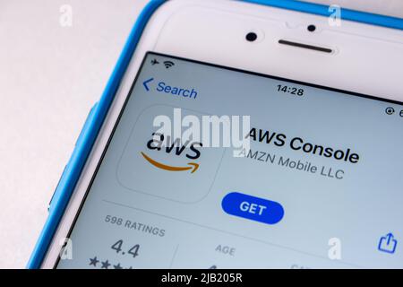 App AWS Console (Amazon Web Services) im App Store auf dem iPhone. AWS ist ein Anbieter von On-Demand-Cloud-Computing-Plattformen und -APIs von Amazon Stockfoto