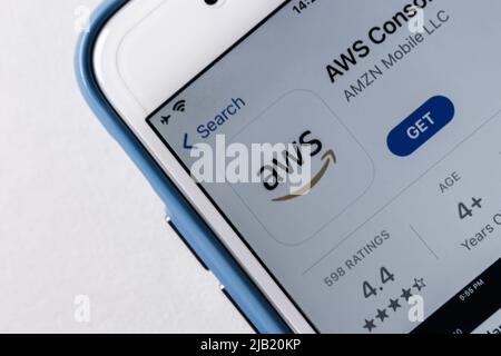 App AWS Console (Amazon Web Services) im App Store auf dem iPhone. AWS ist ein Anbieter von On-Demand-Cloud-Computing-Plattformen und -APIs von Amazon Stockfoto