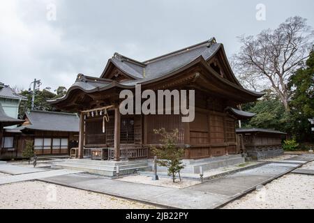 Matsue Jinja (Matsue-Schrein), in der Gegend von Matsue Jo. Es wurde 1877 erbaut, um die Daimyo und bedeutende Persönlichkeiten aus der ehemaligen Matsue-Domäne zu versinnigen Stockfoto