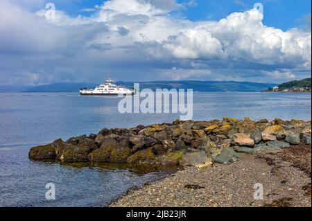 Fähre von Great Cumbrae Island zur Largs North Ayrshire an einem Mainachmittag. Stockfoto