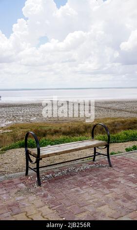 15. Mai 2022 Aksaray Türkei. Tuz golu Salzsee bei Aksaray an einem bewölkten Tag Stockfoto