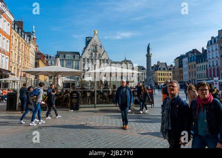 Lille, Frankreich, Menschenmassen, Touristen In Der Altstadt, Straßenszene, „Grand Place“ Stockfoto