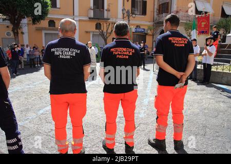 Pagani, Salerno, Italien. 2.. Juni 2022. Pagani, Salerno, Italien - 02. Juni 2022: Freiwilliger Katastrophenschutz, der während des Festes der Italienischen Republik begangen wird.Es ist ein nationaler Feiertag, der zum Gedenken an die Geburt der Italienischen Republik eingerichtet wurde. Es wird jedes Jahr am 2. Juni gefeiert, dem Datum des institutionellen Referendums von 1946, wobei die Hauptfeier in Rom stattfindet. (Bild: © Pasquale Senatore/Pacific Press via ZUMA Press Wire) Bild: ZUMA Press, Inc./Alamy Live News Stockfoto