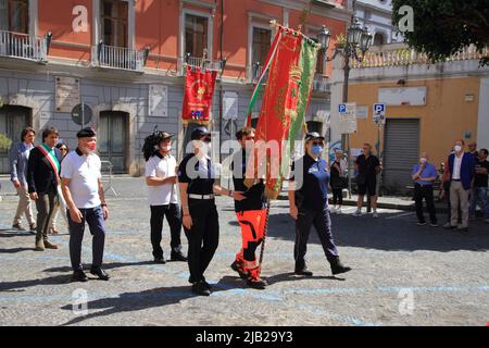 Pagani, Salerno, Italien. 2.. Juni 2022. Pagani, Salerno, Italien - 02. Juni 2022 :gesehen Offiziere der Stadtpolizei während des Festes der Italienischen Republik.Es ist ein nationaler Feiertag gegründet, um die Geburt der Italienischen Republik zu gedenken. Es wird jedes Jahr am 2. Juni gefeiert, dem Datum des institutionellen Referendums von 1946, wobei die Hauptfeier in Rom stattfindet. (Bild: © Pasquale Senatore/Pacific Press via ZUMA Press Wire) Bild: ZUMA Press, Inc./Alamy Live News Stockfoto