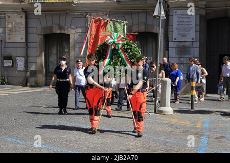 Pagani, Salerno, Italien. 2.. Juni 2022. Pagani, Salerno, Italien - 02. Juni 2022 :das Fest der Italienischen Republik ist ein nationaler Feiertag, der zum Gedenken an die Geburt der Italienischen Republik eingerichtet wurde. Es wird jedes Jahr am 2. Juni gefeiert, dem Datum des institutionellen Referendums von 1946, wobei die Hauptfeier in Rom stattfindet. (Bild: © Pasquale Senatore/Pacific Press via ZUMA Press Wire) Bild: ZUMA Press, Inc./Alamy Live News Stockfoto