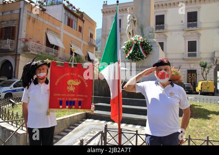 Pagani, Salerno, Italien. 2.. Juni 2022. Pagani, Salerno, Italien - 02. Juni 2022 :Wir haben die Mitglieder der Nationalvereinigung der Bersaglieri während des Festes der Italienischen Republik gesehen.Es ist ein nationaler Feiertag, der zum Gedenken an die Geburt der Italienischen Republik eingerichtet wurde. Es wird jedes Jahr am 2. Juni gefeiert, dem Datum des institutionellen Referendums von 1946, wobei die Hauptfeier in Rom stattfindet. (Bild: © Pasquale Senatore/Pacific Press via ZUMA Press Wire) Bild: ZUMA Press, Inc./Alamy Live News Stockfoto