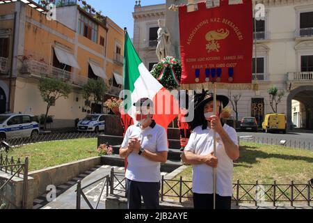 Pagani, Salerno, Italien. 2.. Juni 2022. Pagani, Salerno, Italien - 02. Juni 2022 :Wir haben die Mitglieder der Nationalvereinigung der Bersaglieri während des Festes der Italienischen Republik gesehen.Es ist ein nationaler Feiertag, der zum Gedenken an die Geburt der Italienischen Republik eingerichtet wurde. Es wird jedes Jahr am 2. Juni gefeiert, dem Datum des institutionellen Referendums von 1946, wobei die Hauptfeier in Rom stattfindet. (Bild: © Pasquale Senatore/Pacific Press via ZUMA Press Wire) Bild: ZUMA Press, Inc./Alamy Live News Stockfoto