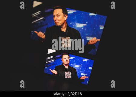 Elon Musk auf dem Bildschirm. Elon Reeve Musk FRS ist Geschäftsmagnat und Investor Stockfoto