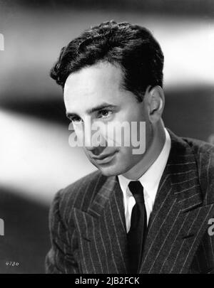 Filmregisseurin ELIA KAZAN 1946 Portrait zu der Zeit drehte er FÜR Metro Goldwyn Mayer DAS GRASMEER (veröffentlicht 1947) Stockfoto