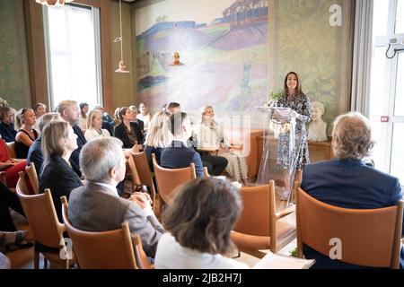 Prinzessin Marie von Dänemark weiht am 2. Juni 2022 in Paris einen neuen Küchenraum ein, der von Henning Larsen Architects in der Dänischen Stiftung geschaffen wurde. Frankreich. Foto von David Niviere/ABACAPRESS.COM Stockfoto