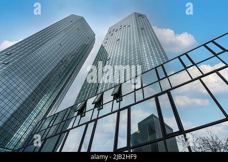 Wolkenkratzer und andere Sehenswürdigkeiten in der Hauptmetropole Frankfurt, Hessen, Deutschland Stockfoto