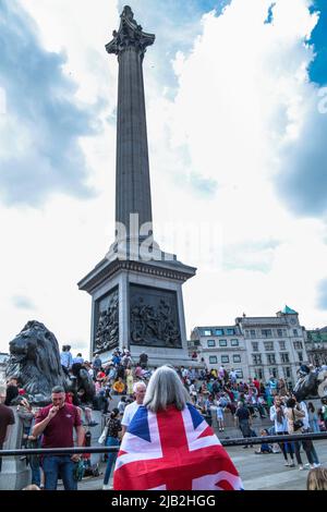 London, Großbritannien. 01.. Juni 2022. Arunima Kumar Tanzschule, die in den Gärten der Westminster Abbey zu Ehren des Queen's Jubilee 2022 auftrat, Credit: Paul Quezada-Neiman/Alamy Live News Stockfoto