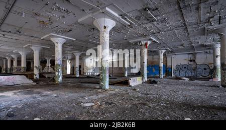 Verlassene ehemalige US-amerikanische Motoren-Weltzentrale, Plymouth Road Office Center (PROC), Detroit, Michigan, USA Stockfoto