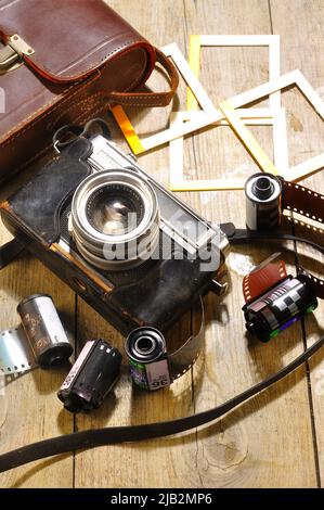 Fotokamera, die Film für analoge Fotografie verwendet, alte Technologie Stockfoto