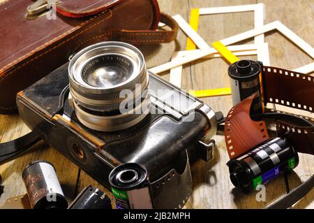 Fotokamera, die Film für analoge Fotografie verwendet, alte Technologie Stockfoto