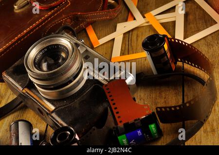 Fotokamera, die Film für analoge Fotografie verwendet, alte Technologie Stockfoto