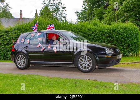 Leyland, Lancashire. Veranstaltungen in Großbritannien, 2. Juni 2022. Queens Jubilee Event Festivalparade im Worden Park. 3 Tage Musik, Spaß, Genuss und Feier treffen mit dem Platinum Jubilee Weekend der Königin zusammen. Credit; MediaWorldImages/ AlamyLiveNews/ Stockfoto