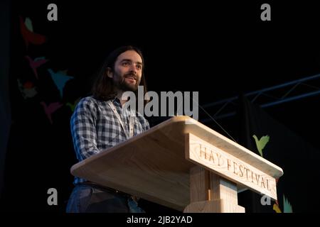 Hay-on-Wye, Wales, Großbritannien. 2.. Juni 2022. Margaret Percy und Hugh Purcell beim Hay Festival 2022, Wales. Quelle: Sam Hardwick/Alamy. Stockfoto