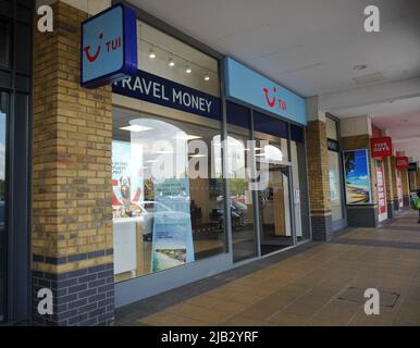 Shop Frontage des Reiseunternehmens TUI in Surrey UK Stockfoto