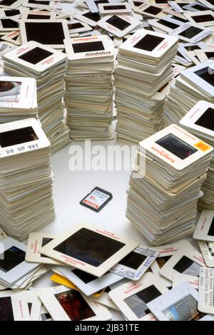 Datenspeicherung im Vergleich zur analogen Technologie. Stockfoto