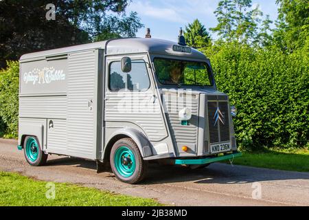 Jean Claude 1975 70s SEVENTIES, ein Fahrzeug mit 1900 ccm Benziner, der zum Leyland Festival in Großbritannien im Joden Park Motor Village eintraf Stockfoto