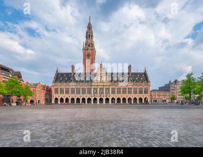 Leuven, Belgien. Gebäude der Universitätsbibliothek von Leuven am Ladeuze-Platz Stockfoto