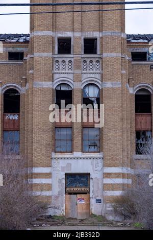 Entrance, verlassene ehemalige Zentrale von American Motors World, Plymouth Road Office Center (PROC), Detroit, Michigan, USA Stockfoto