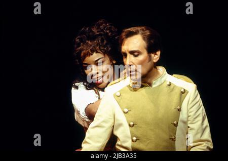 Denyce Graves (Carmen), Neil Shicoff (Don Jose) in CARMEN von Bizet an der Royal Opera, Covent Garden, London WC2 17/01/1994 Leitung: Jeffrey Tate Bühnenbild: Gerardo Vera Kostüme: Franca Squarciapino Beleuchtung: Bruno Boyer Bewegung: Stuart Hopps Flamenco Choreografin: Cristina Hoyos Regie: Nuria Espert Stockfoto