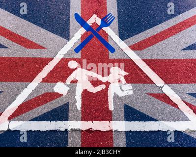 Britische Flagge auf der Straßenmarkierung der Schule voraus. Kostenlose Schulmahlzeiten Konzept Bild. VEREINIGTES KÖNIGREICH Stockfoto
