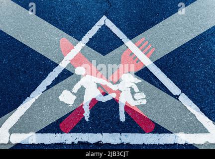 Flagge Schottlands und Straßenmarkierung der Schule voraus. Kostenlose Schulmahlzeiten Konzept Bild. VEREINIGTES KÖNIGREICH Stockfoto