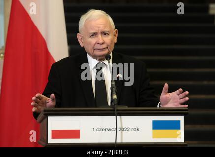 Nicht exklusiv: KIEW, UKRAINE - 01. JUNI 2022 - Bruder des verstorbenen polnischen Präsidenten, Vorsitzender der Partei für Recht und Gerechtigkeit Jaroslaw Kaczynski, nimmt Teil Stockfoto