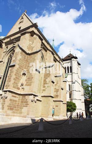 Saint-Pierre-Kathedrale in Genf, Schweiz. Blick auf die Westseite. Stockfoto