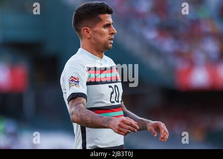 Sevilla, Sevilla, Spanien. 2.. Juni 2022. Joao Cancelo aus Portugal während der UEFA Nations League Ein Spiel der Gruppe 2 zwischen Spanien und Portugal im Estadio Benito Villamarin am 02. Juni 2022 in Sevilla, Spanien. (Bild: © Jose Luis Contreras/DAX via ZUMA Press Wire) Bild: ZUMA Press, Inc./Alamy Live News Stockfoto