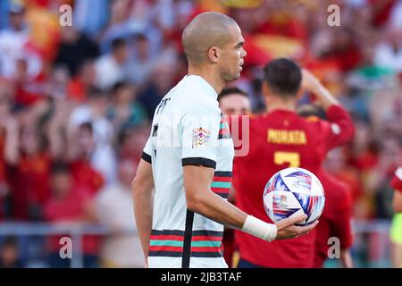 Sevilla, Sevilla, Spanien. 2.. Juni 2022. Pepe von Portugal während der UEFA Nations League Ein Spiel der Gruppe 2 zwischen Spanien und Portugal im Estadio Benito Villamarin am 02. Juni 2022 in Sevilla, Spanien. (Bild: © Jose Luis Contreras/DAX via ZUMA Press Wire) Bild: ZUMA Press, Inc./Alamy Live News Stockfoto