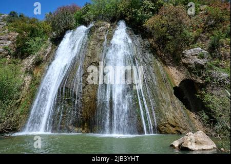 Wasserfall-Landschaft. Ayuns Fallwasserstrom. Fluss Nahal Ayun. Naturschutzgebiet und Nationalpark. Oberes Galiläas, Israel Stockfoto