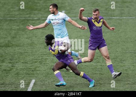 NEWCASTLE UPON TYNE, GROSSBRITANNIEN. JUN 2. Gideon Boafo in Aktion während des WETTLAUFS DER BETFRED Championship zwischen Newcastle Thunder und Featherstone Rovers im Kingston Park, Newcastle am Donnerstag, den 2.. Juni 2022. (Kredit: Will Matthews | MI News) Kredit: MI News & Sport /Alamy Live News Stockfoto