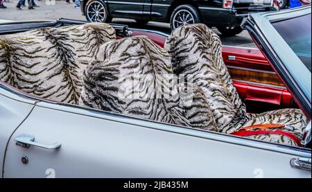 ATLANTA, GEORGIA - 5. Dezember 2021: Koffein und Octane ist eine national anerkannte Auto-Show, die monatlich stattfindet und Hunderte von klassischen und Muskelkater zeigt Stockfoto