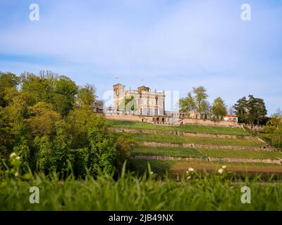 Schloss Lingner oder Villa Stockhausen im Elbtal. Die antike Architektur ist ein berühmtes Reiseziel in Sachsen. Stockfoto