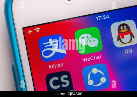 Kumamoto, JAPAN - Jan 6 2021 : Konzeptbild Alipay und WeChat Pay auf dem iPhone-Bildschirm. Stockfoto