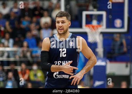 Sankt Petersburg, Russland. 02.. Juni 2022. Billy Baron (Nr.12) von Zenit wurde während des sechsten Matchfinales des VTB United League Basketballspiels zwischen Zenit und CSKA in der Sibur Arena in Aktion gesehen. Endstand; Zenit Saint Petersburg 82:63 CSKA Moscow. Kredit: SOPA Images Limited/Alamy Live Nachrichten Stockfoto